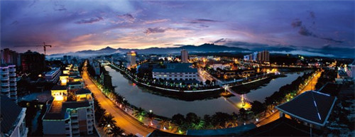 加盟八合里牛肉火锅适合开在什么地方，怎么经营八合里牛肉火锅的加盟店